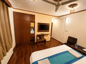 Phòng đôi Deluxe, dịch vụ dọn phòng | Bàn, màn/rèm cản sáng, phòng cách âm, bàn ủi/dụng cụ ủi quần áo 