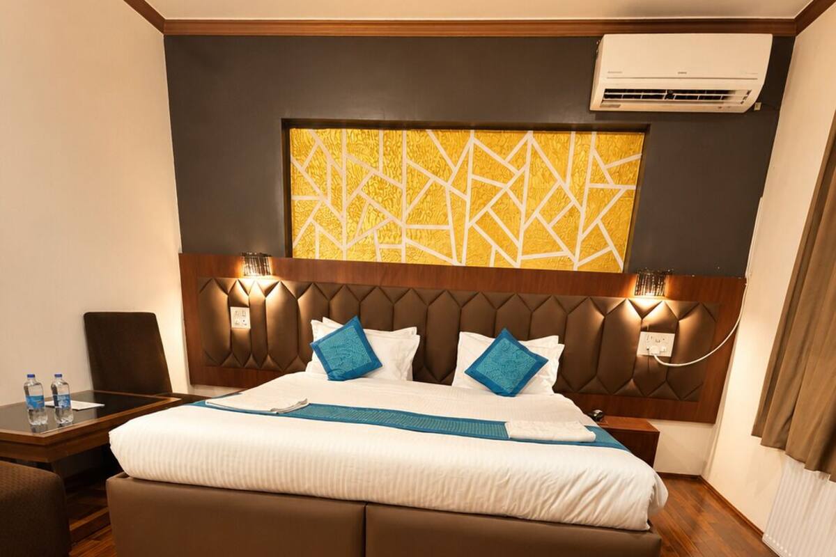 Phòng đôi Deluxe, dịch vụ dọn phòng, quang cảnh núi | Bàn, màn/rèm cản sáng, phòng cách âm, bàn ủi/dụng cụ ủi quần áo 