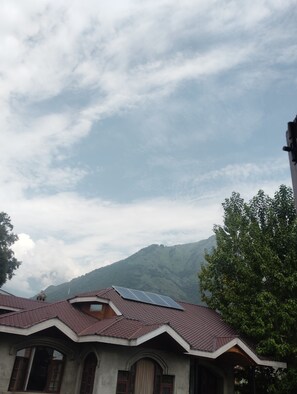 Mountain view - sennin evin & resorts by MH (Srinagar)