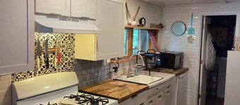 Cozy 1-bedroom apartment in charming Sky Valley, GA. 11 miles from Highlands, NC