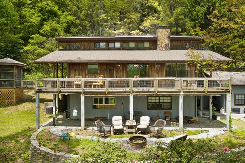 Cozy 1-bedroom apartment in charming Sky Valley, GA. 11 miles from Highlands, NC