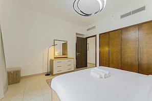 3 bedrooms, in-room safe, iron/ironing board, WiFi (free) - 3BR with Burj Khalifa View | 11 Min to Burj Khalifa & Dubai Mall (Dubai)