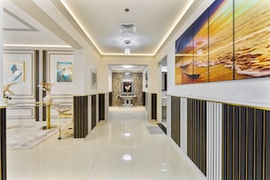 Lobby - Amazing 3BR in South Ridge | 8 Min to Burj Khalifa (Dubai)