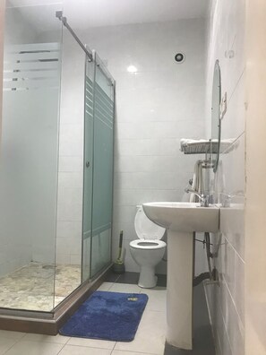 Bathroom - ADJ Royalty Hotel & Suites (Benin City)