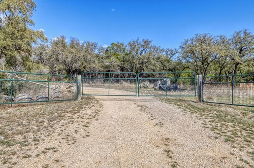 1 Mile from Garner - Pool & Unbelievable Views!