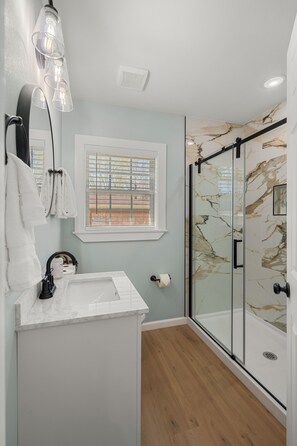 Bathroom - Adorable 3-bedroom house with in minutes I-40 and half a mile from 540 (Fort Smith)