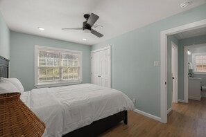 Room - Adorable 3-bedroom house with in minutes I-40 and half a mile from 540 (Fort Smith)
