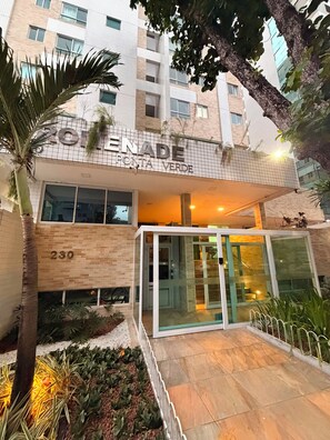 A building with a sign reading 'CENADE PONTA VERDE' and a number '230' on the facade. - Spacious 3-bedroom apartment with AC in lovely Maceió (Maceió)
