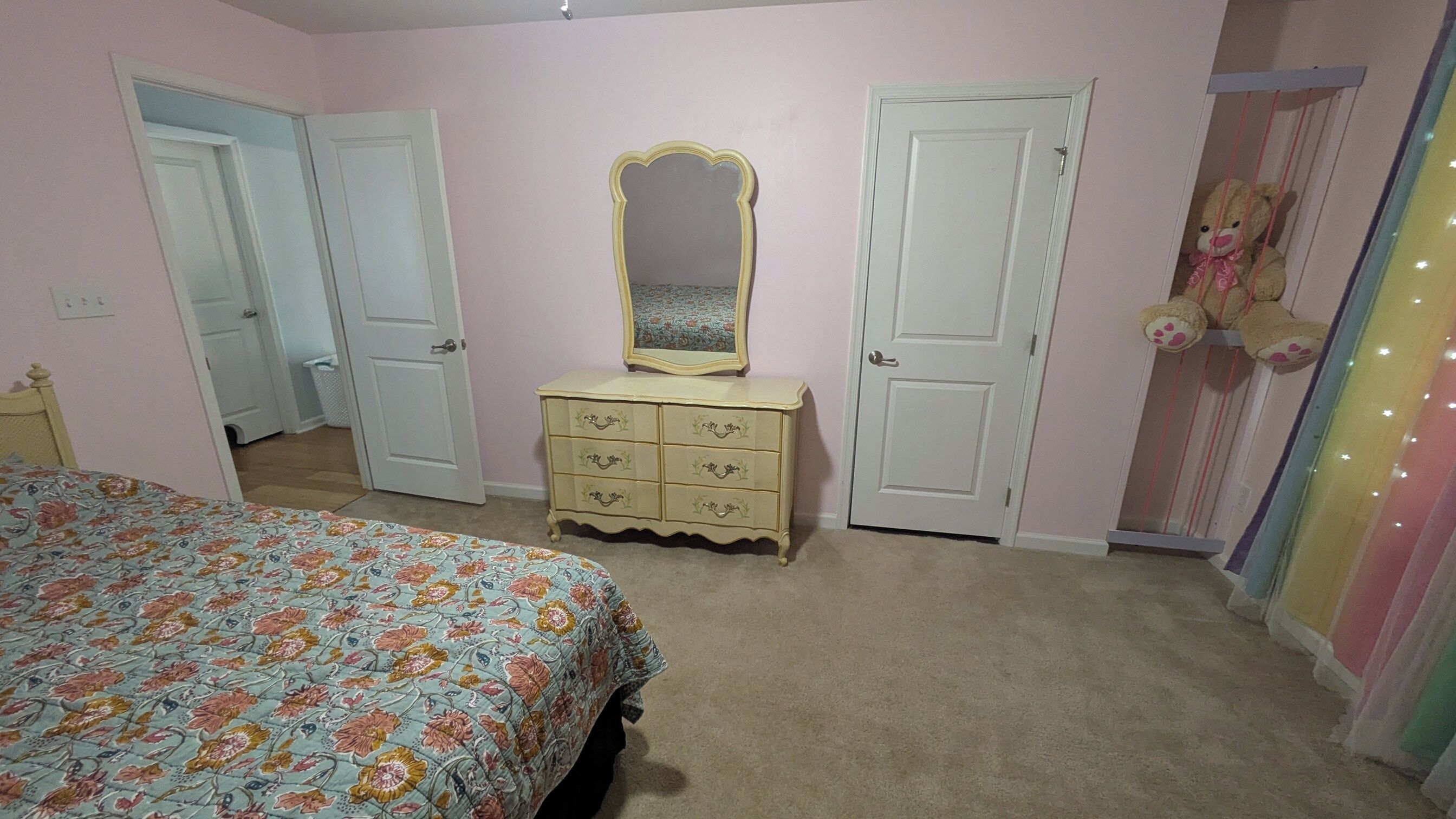 Desk, iron/ironing board, WiFi (free), bed sheets
