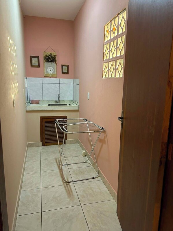 Interior - Guest house 700 meters from Moçambique beach and 500 meters from the state park. (Florianópolis)
