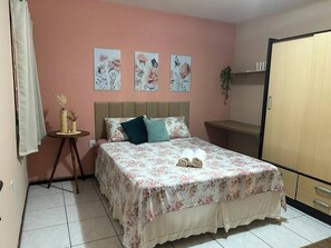 Room - Guest house 700 meters from Moçambique beach and 500 meters from the state park. (Florianópolis)