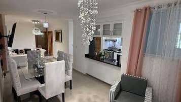 Apartment, 2 Bedrooms | Ruang makan