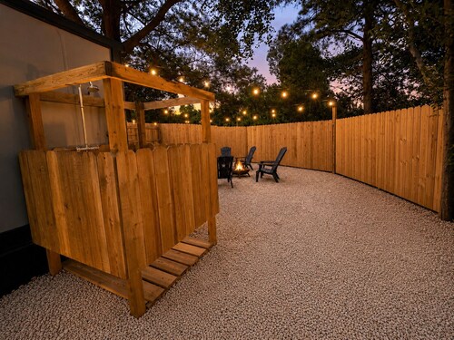 Firefly Hollow, Fire Pit & Outdoor Shower, 6 Minutes to Coushatta Casino