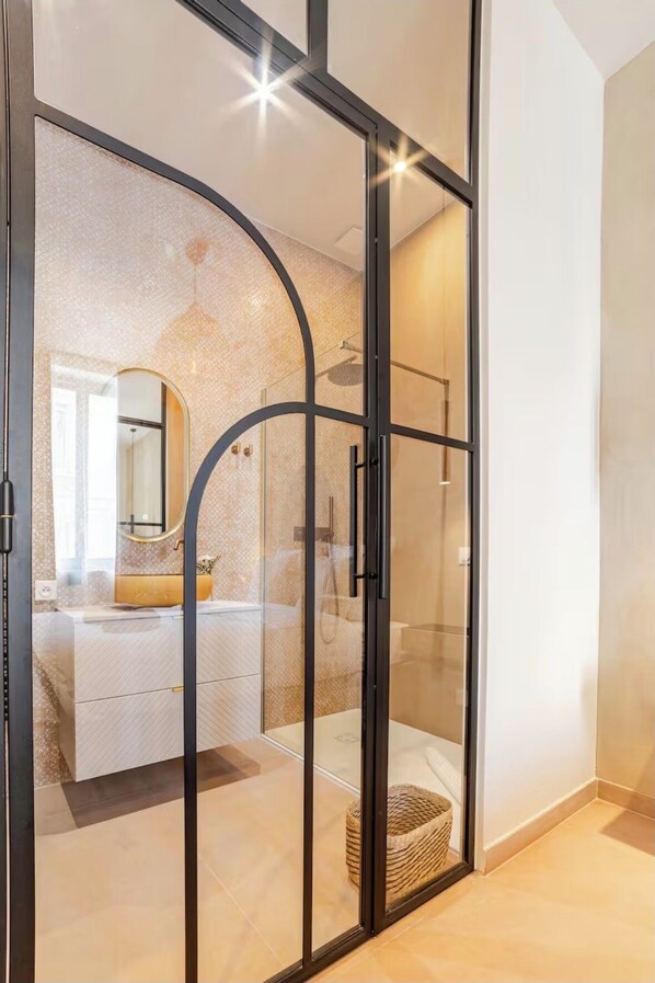 Bathroom - La Verrière Intemporelle- Exclusif - Garage-Clim (Toulon)