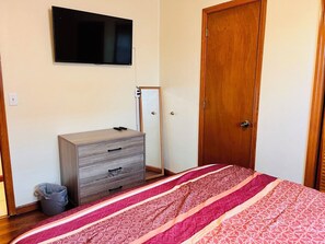2 chambres, fer et planche à repasser, Wi-Fi, draps fournis