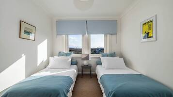 Iron/ironing board, internet, bed sheets