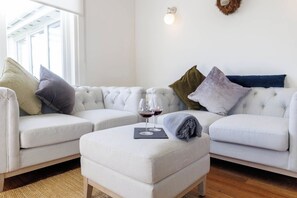 Living area - Seaside House Heart Of Gigha Amenities and Beach (Isle of Gigha)
