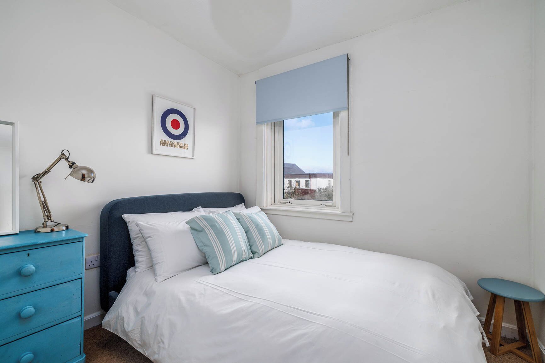 Iron/ironing board, Internet, bed sheets