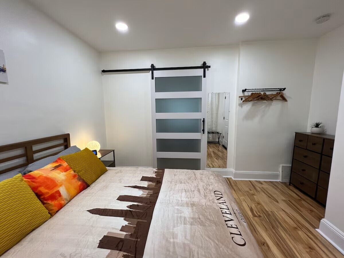 1 habitación, tabla de planchar con plancha, wifi y ropa de cama 