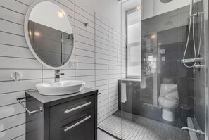 Bathroom - Vrbo Property (Québec)