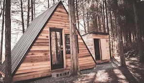 Romantic Cabin, 1 Bedroom, Garden View, Mountainside | Individually decorated, individually furnished, bed sheets - GlampVentures  (Newport)