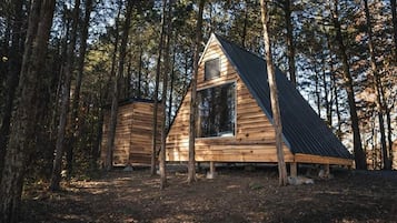 Romantische Ferienhütte, 1 Schlafzimmer, Gartenblick, Bergseite | Individuell dekoriert, individuell eingerichtet, Bettwäsche