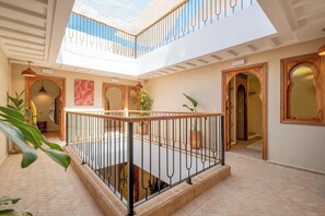 Interior - Spacious 6-bedroom riad in charming Marrakesh with A/C (Marrakesh)