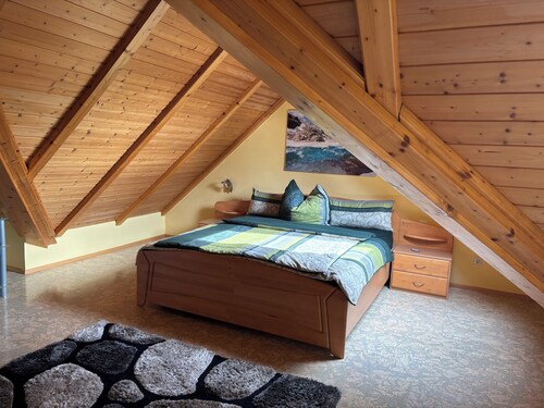 Charming Maisonette-Wohnung mit Balkon in Neustadt an der Waldnaab.