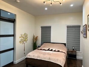 Iron/ironing board, bed sheets