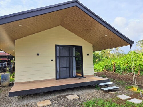 Brand New Riverside cabina on the magical Sarapiqui w/ AC & Hot Water Shower
