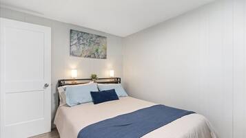3 bedrooms, WiFi (free), bed sheets
