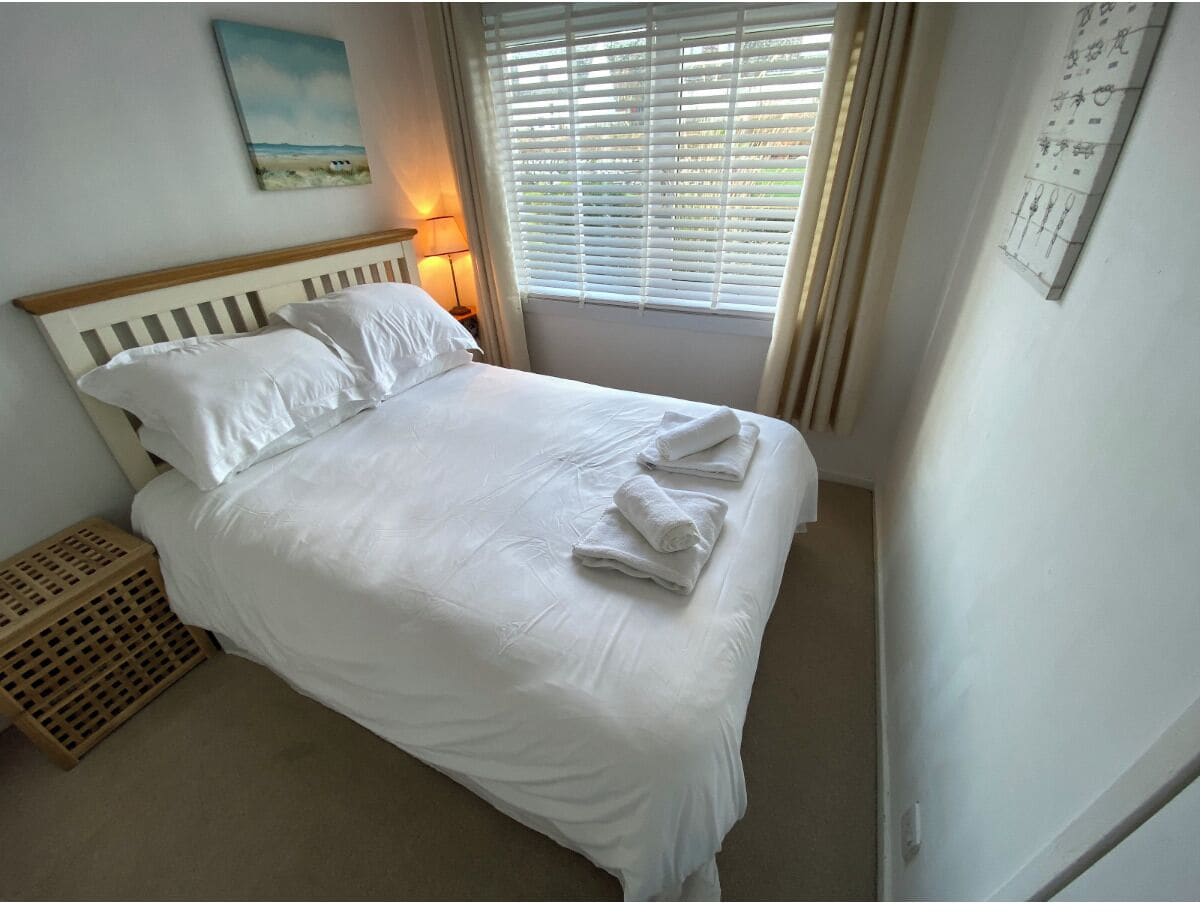 Iron/ironing board, Internet, bed sheets