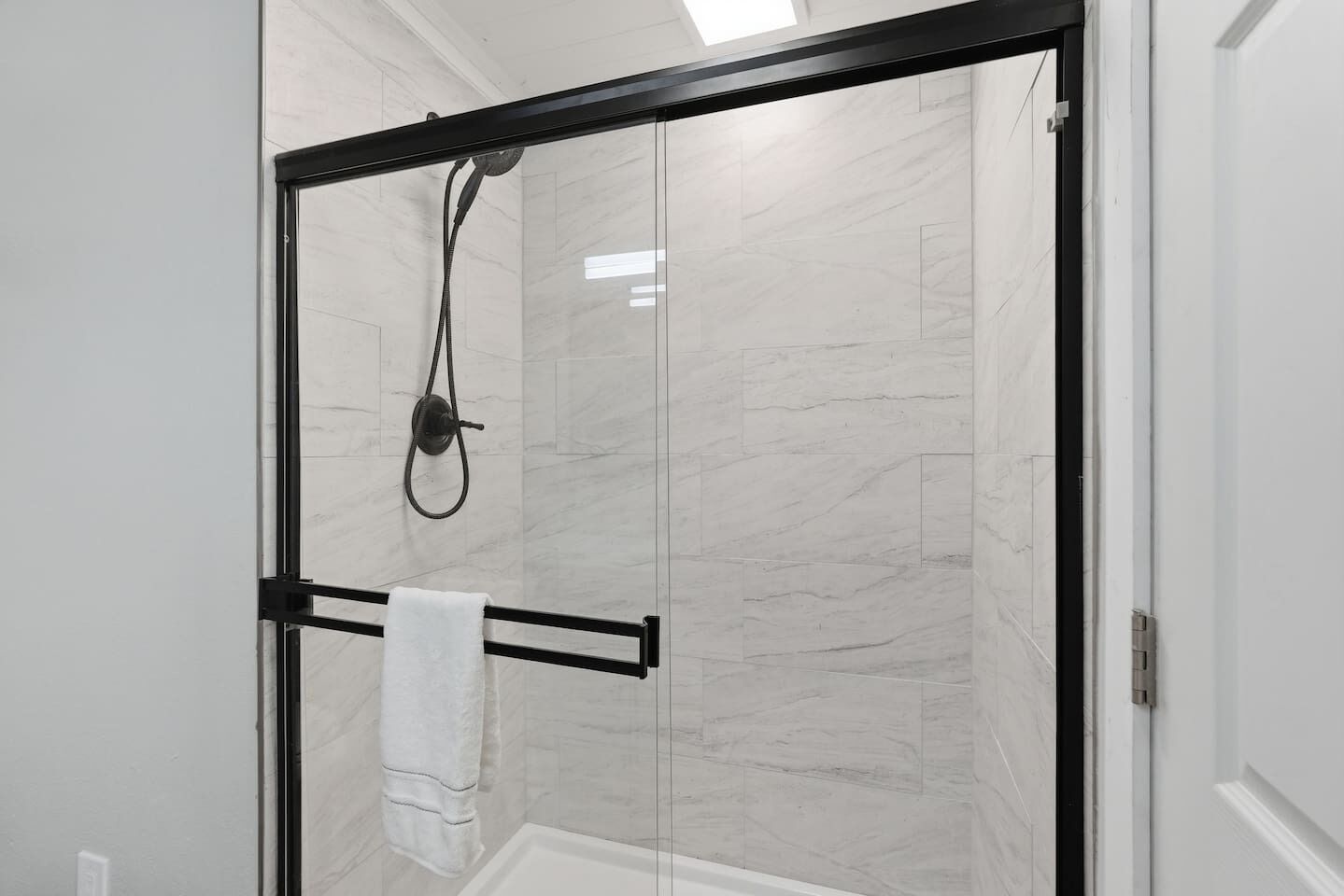 Dusche, Haartrockner, Bidet, Handtücher