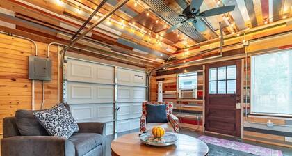 Cabin & Bunk House, Walk to Town, Private sandy beach