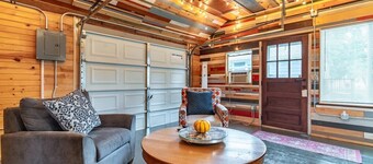 Cabin & Bunk House, Walk to Town, Private sandy beach