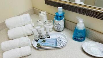 Apartment, Balcony, City View | Bathroom