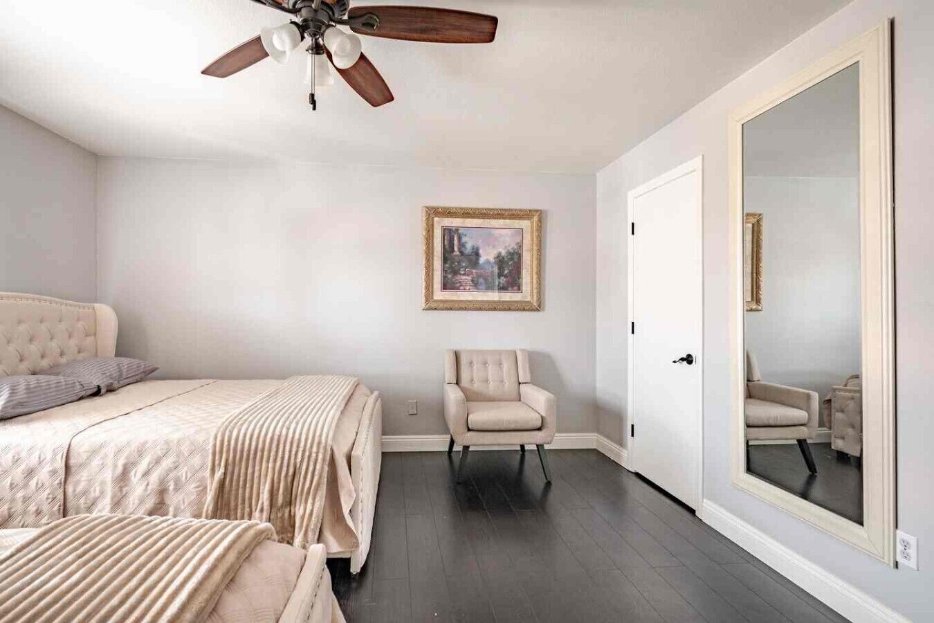 5 habitaciones, escritorio, tabla de planchar con plancha y wifi gratis 