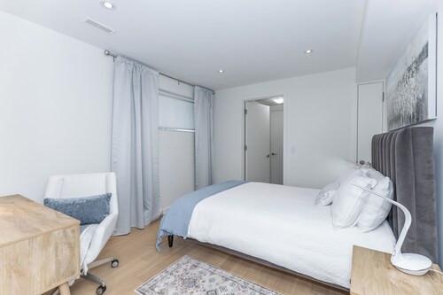  Bright, Cozy, Separate Entrance, Guest Room, Walk.: Subway, Shop, restaurants..