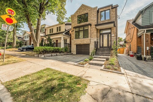  Bright, Cozy, Separate Entrance, Guest Room, Walk.: Subway, Shop, restaurants..