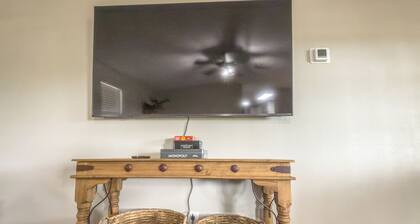 Brittleville Bunkhouse: Peaceful Country Getaway