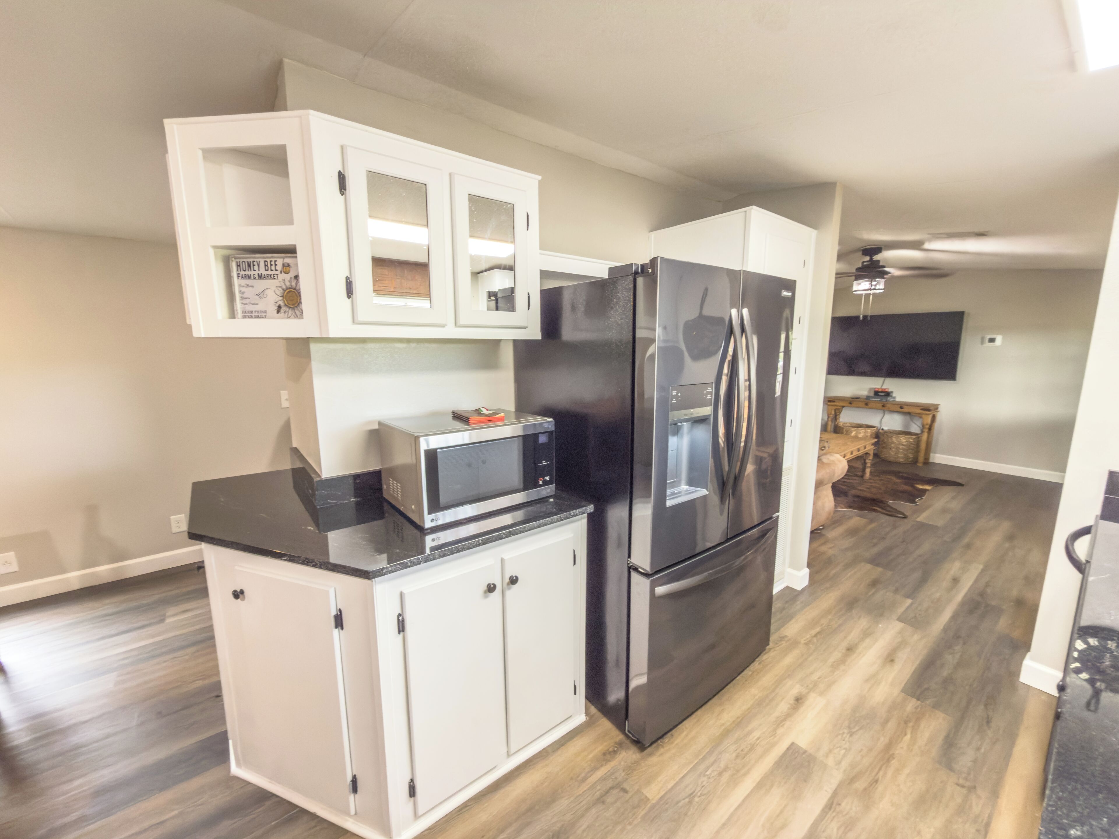 Coffee/tea maker, fridge, microwave, oven