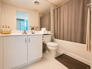 Handtücher, Seife, Shampoo, Toilettenpapier