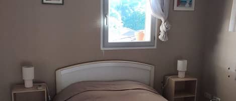 WiFi, bed sheets