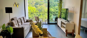 Modern Apartment - 35 min from Surf City, Mountain View
