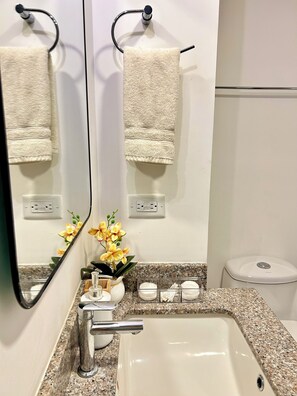 Unclassified image, 4 of 36, button - Modern Apartment - 35 min from Surf City, Mountain View (Santa Tecla)