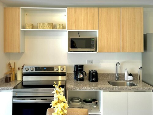 Modern Apartment - 35 min from Surf City, Mountain View