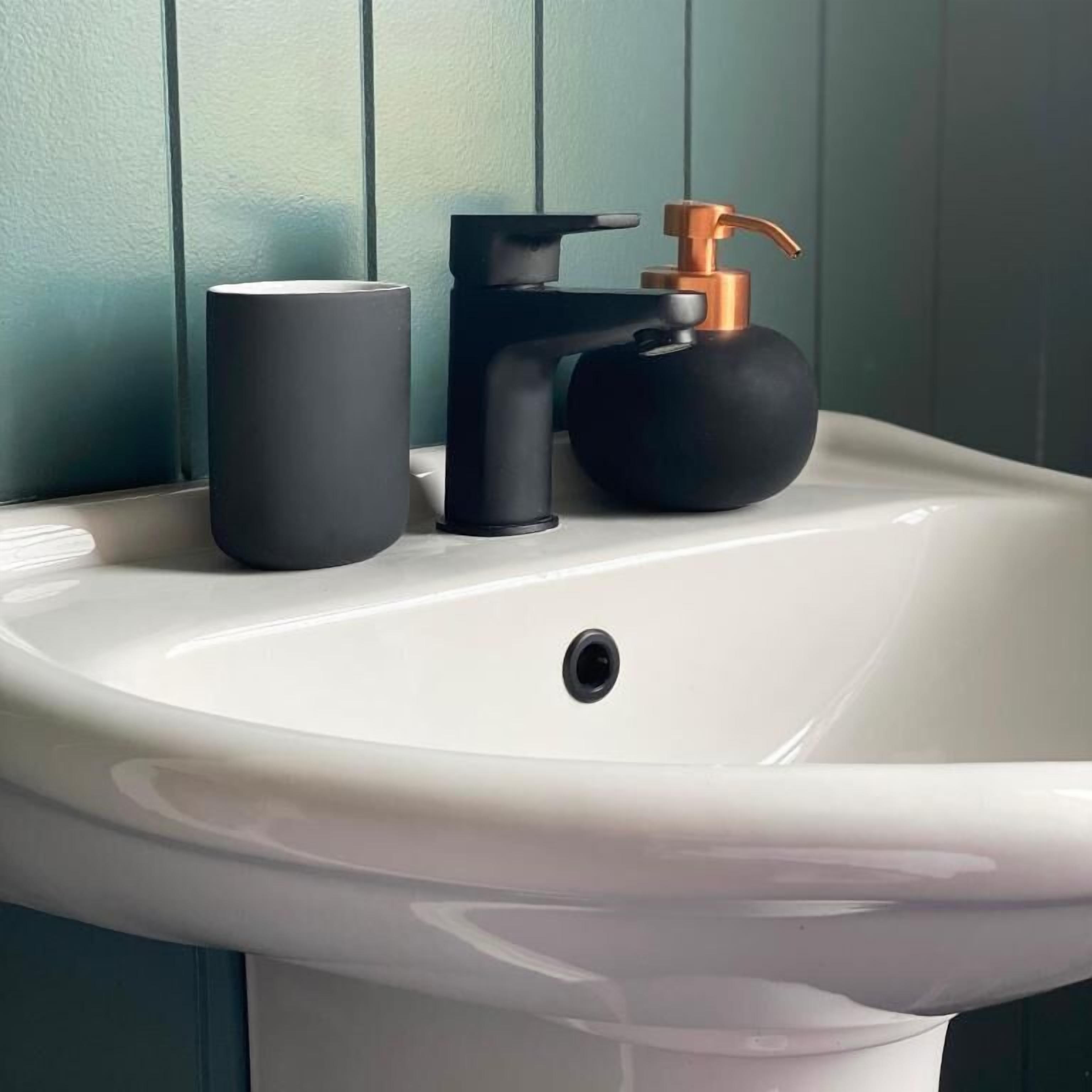 Doppelzimmer, 1 Queen-Bett, Gemeinschaftsbad | Badezimmerausstattung