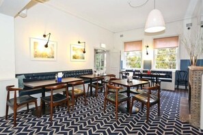 Dining - Blues Point Hotel (McMahons Point)