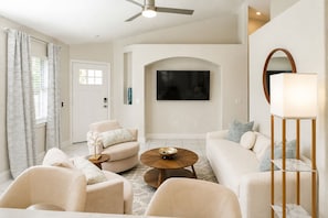 Living area - 3-bedroom house in pleasant Tampa (Tampa)