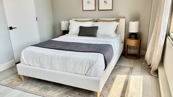 Iron/ironing board, WiFi, bed sheets